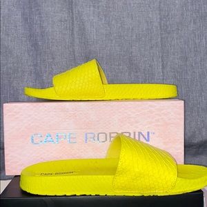 Cape robbin old Yeller sandals